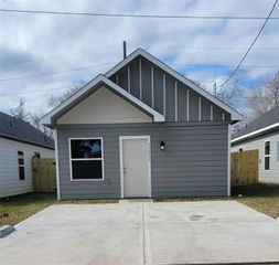 11917 Nelwood Street, Willis, TX 77318