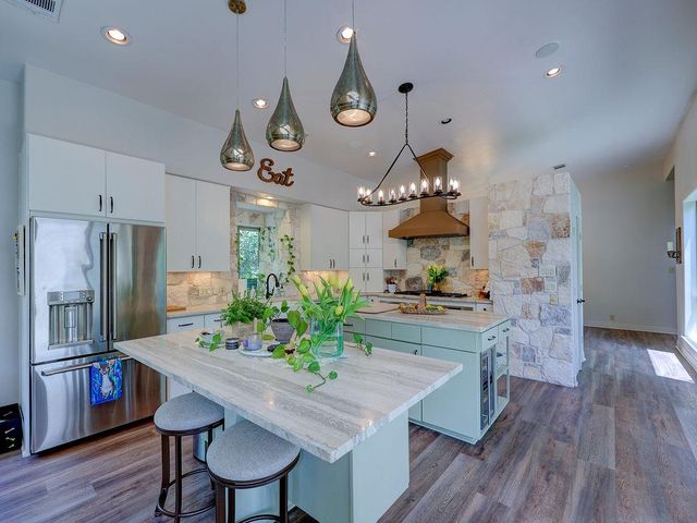 5910 Travis Woods CV, Austin, TX 78734
