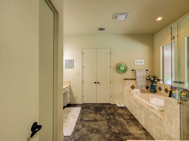 5910 Travis Woods CV, Austin, TX 78734
