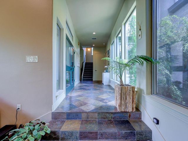 5910 Travis Woods CV, Austin, TX 78734
