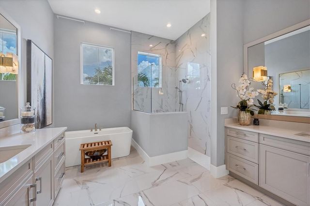 8477 PAVIA WAY, Lakewood Ranch, FL 34202