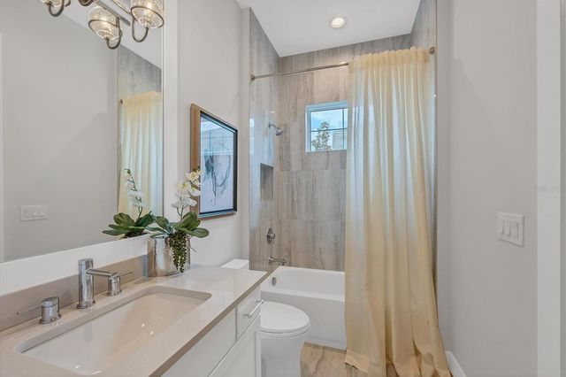 8477 PAVIA WAY, Lakewood Ranch, FL 34202