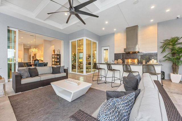 8477 PAVIA WAY, Lakewood Ranch, FL 34202