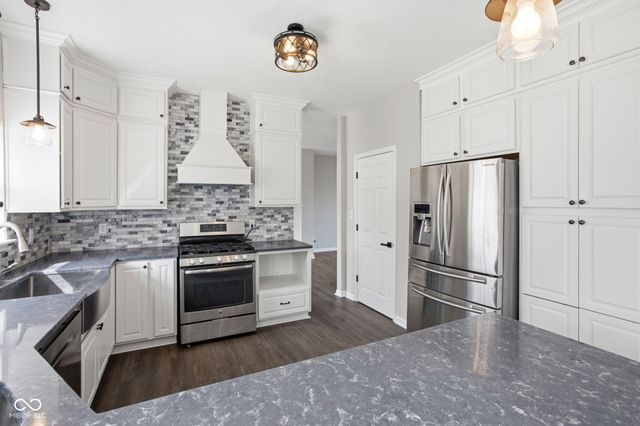 13985 Royalwood Drive, Fishers, IN 46037