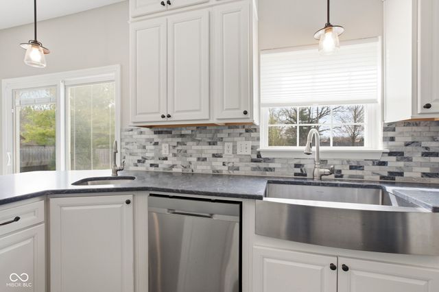 13985 Royalwood Drive, Fishers, IN 46037