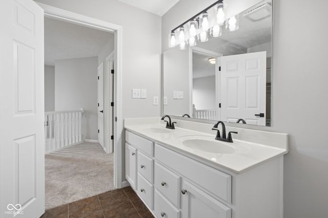 13985 Royalwood Drive, Fishers, IN 46037