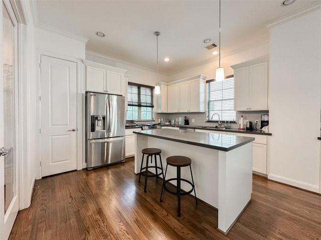 2 Hermann Park Court, Houston, TX 77021