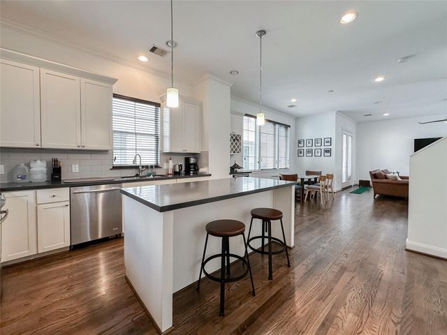 2 Hermann Park Court, Houston, TX 77021