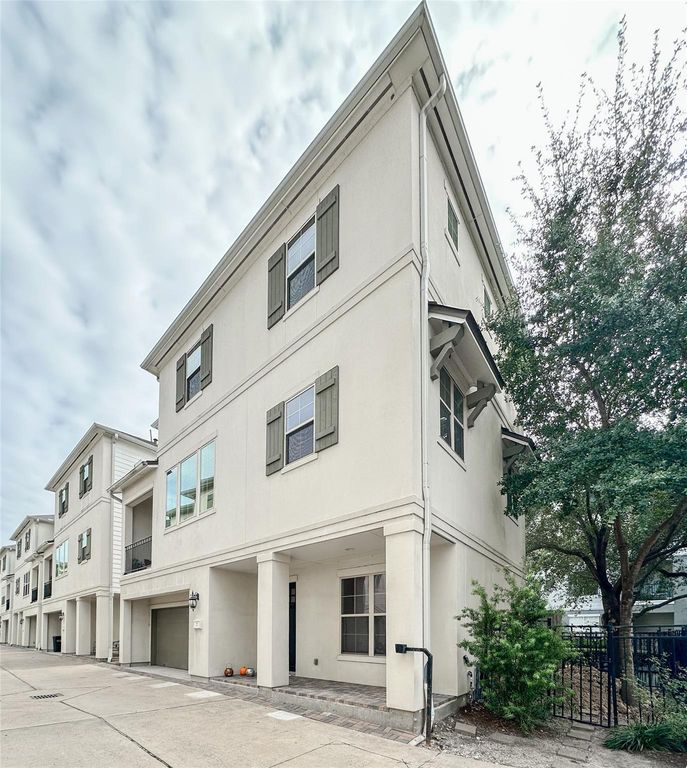 2 Hermann Park Court, Houston, TX 77021