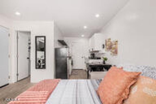 341 S MOUNTAIN Road 1, Apache Junction, AZ 85120