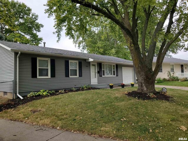2211 WAVELAND Drive, Bettendorf, IA 52722