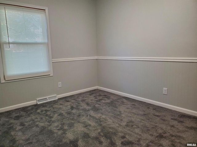 2211 WAVELAND Drive, Bettendorf, IA 52722