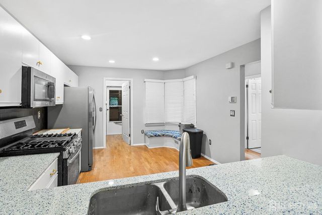 11 BRIARWOOD Court, South Brunswick, NJ 08540