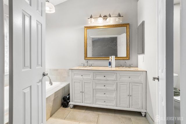 11 BRIARWOOD Court, South Brunswick, NJ 08540