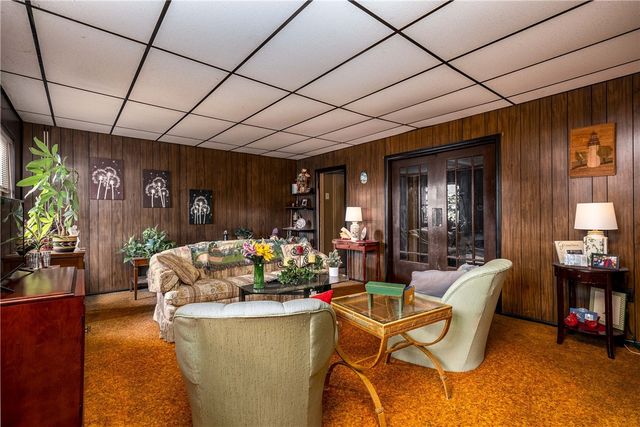 1201 5th St, New Brighton, PA 15066