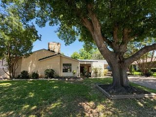 2317 Smokerise Drive, Arlington, TX 76016