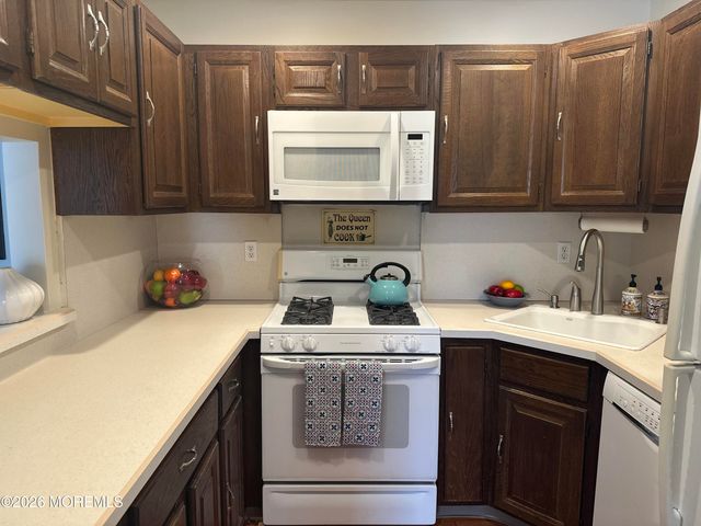 171 Applegate Lane 171, East Brunswick, NJ 08816