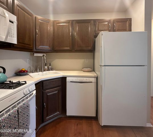 171 Applegate Lane 171, East Brunswick, NJ 08816