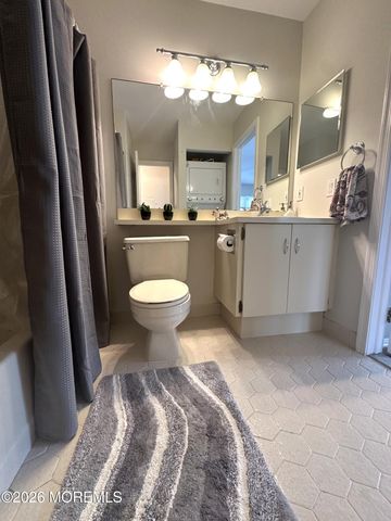 171 Applegate Lane 171, East Brunswick, NJ 08816