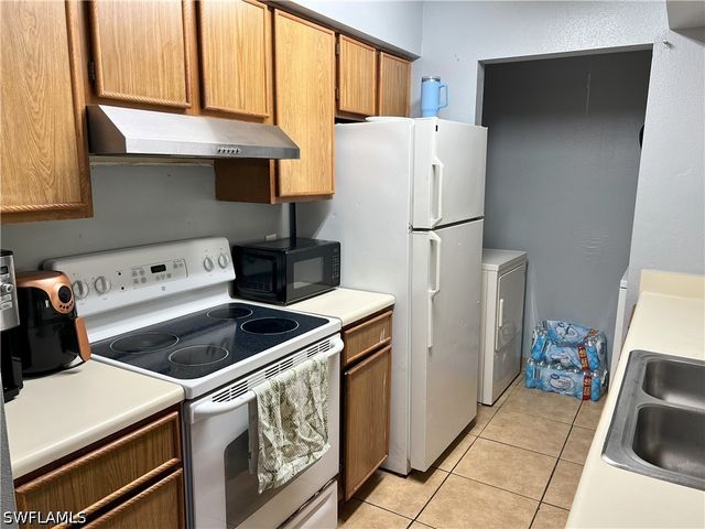 2875 Winkler AVE 517, Fort Myers, FL 33916