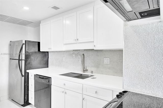 880 NE 69th St 5G, Miami, FL 33138