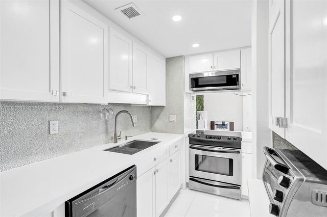 880 NE 69th St 5G, Miami, FL 33138