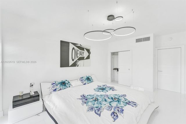 880 NE 69th St 5G, Miami, FL 33138