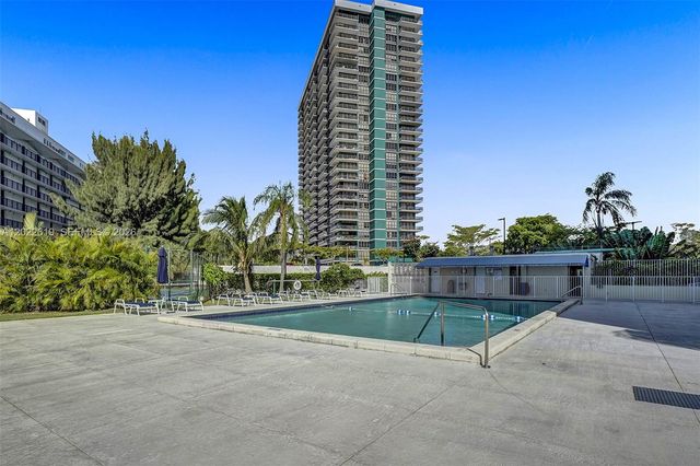 880 NE 69th St 5G, Miami, FL 33138