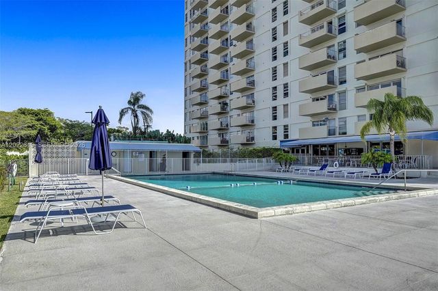 880 NE 69th St 5G, Miami, FL 33138