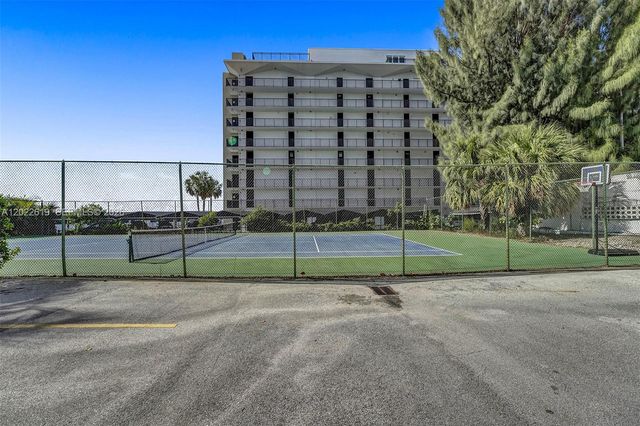880 NE 69th St 5G, Miami, FL 33138