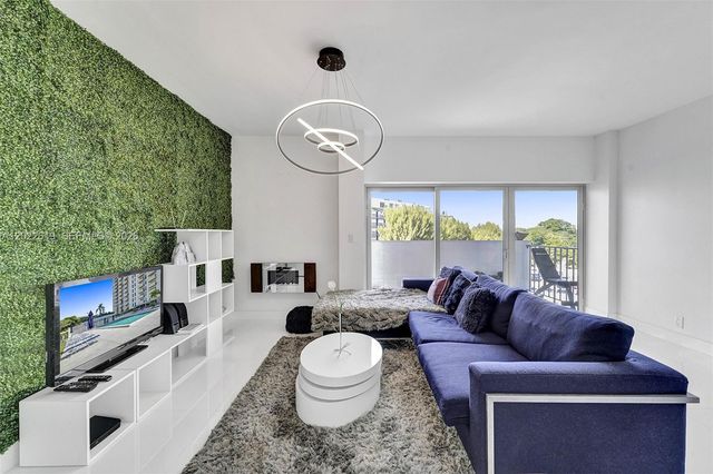 880 NE 69th St 5G, Miami, FL 33138