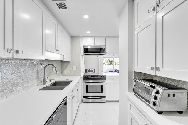 880 NE 69th St 5G, Miami, FL 33138