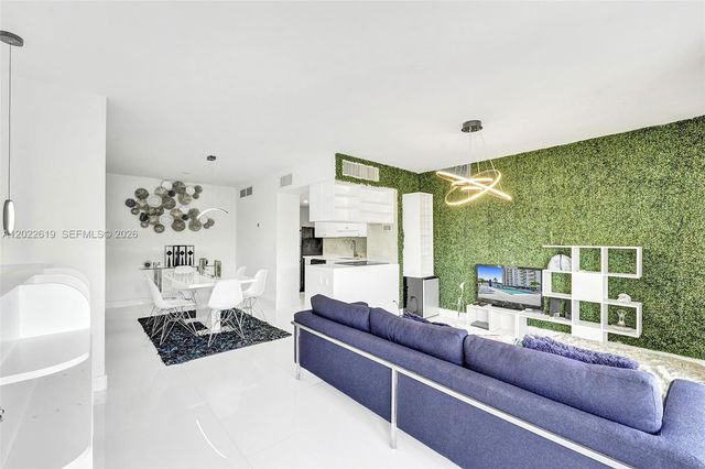 880 NE 69th St 5G, Miami, FL 33138