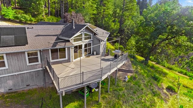 5250 Merritt Ln, Placerville, CA 95667
