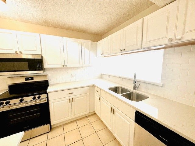 3 Cedar Lane, Bedford, TX 76021