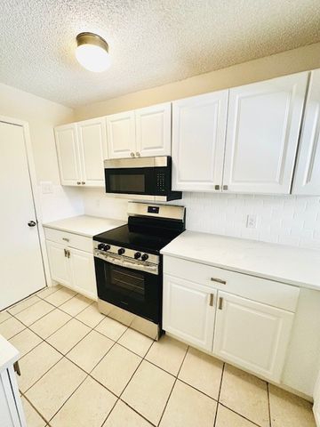 3 Cedar Lane, Bedford, TX 76021