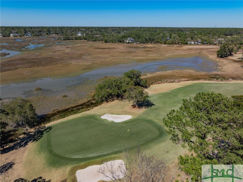 Image 1 of property listing at 6 Bishopwood Court, Savannah, GA 31411