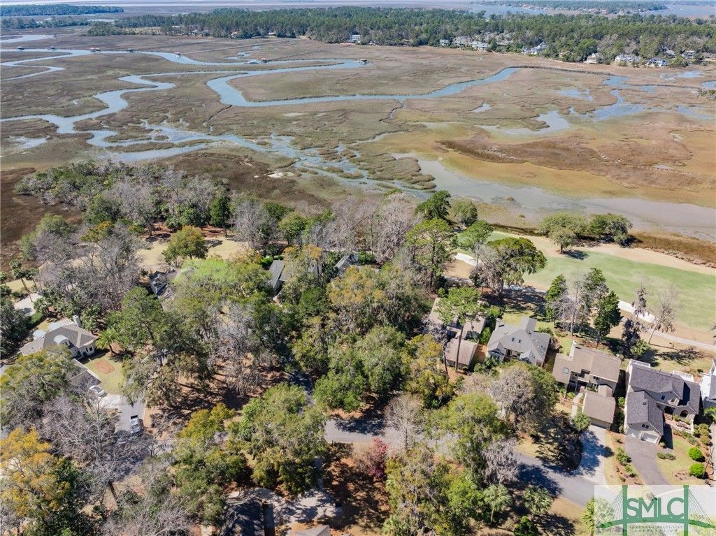 Image 10 of property listing at 6 Bishopwood Court, Savannah, GA 31411