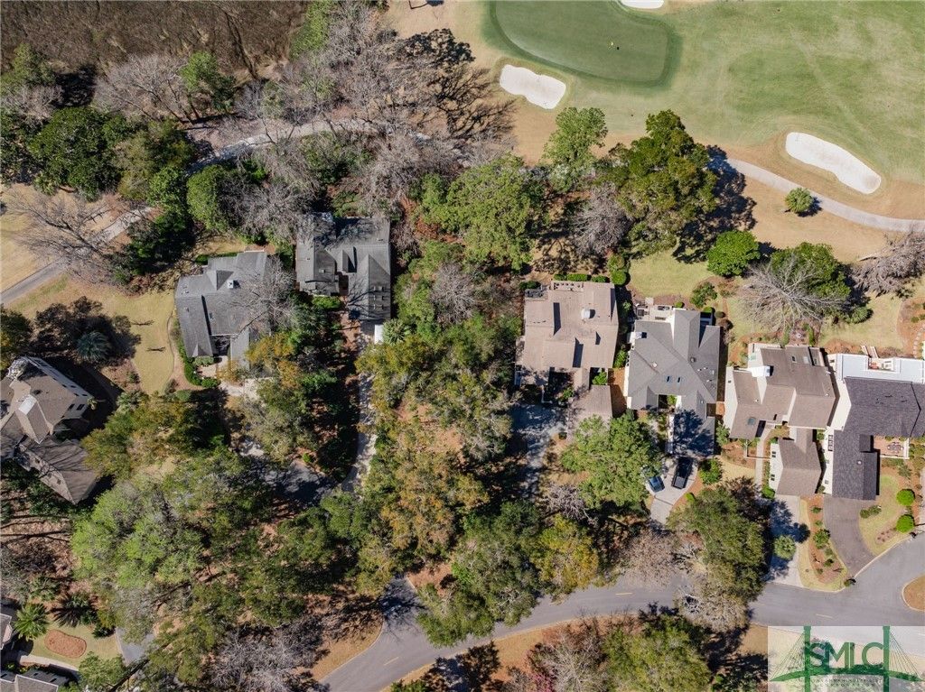 Image 11 of property listing at 6 Bishopwood Court, Savannah, GA 31411