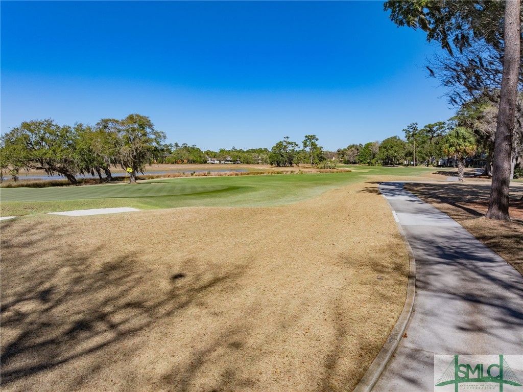 Image 3 of property listing at 6 Bishopwood Court, Savannah, GA 31411