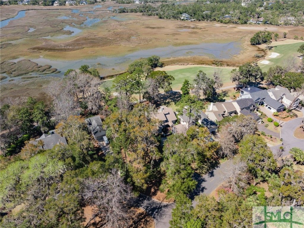 Image 8 of property listing at 6 Bishopwood Court, Savannah, GA 31411