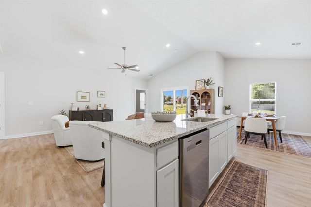 1562 N Emerald Valley Dr, Mulvane, KS 67110