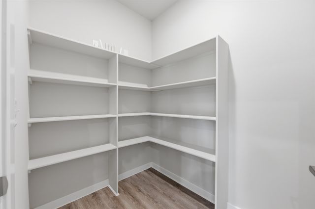 1562 N Emerald Valley Dr, Mulvane, KS 67110