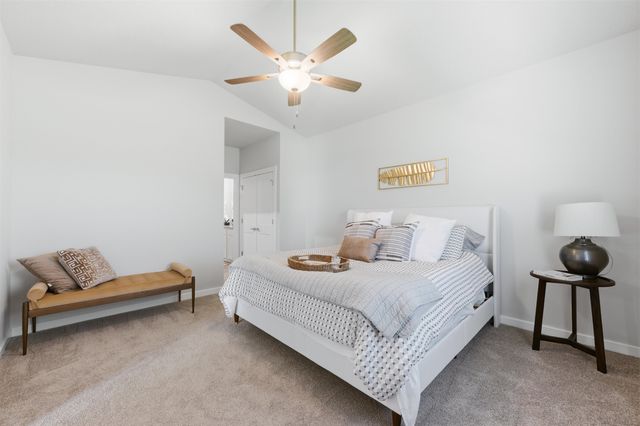 1562 N Emerald Valley Dr, Mulvane, KS 67110