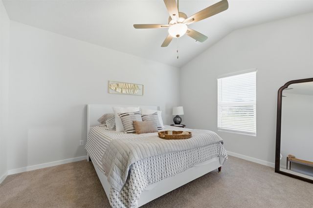1562 N Emerald Valley Dr, Mulvane, KS 67110