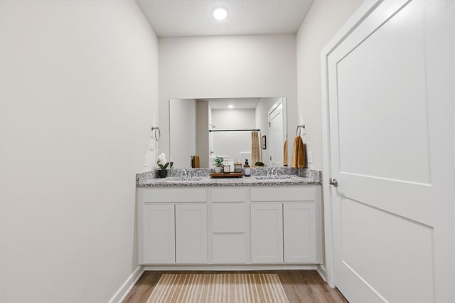 1562 N Emerald Valley Dr, Mulvane, KS 67110