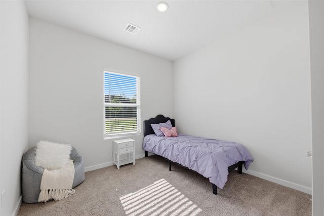 1562 N Emerald Valley Dr, Mulvane, KS 67110