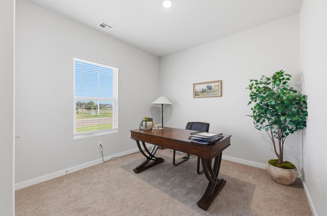 1562 N Emerald Valley Dr, Mulvane, KS 67110