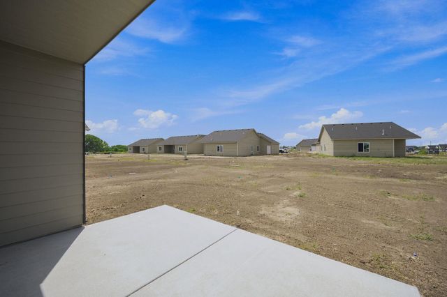 1562 N Emerald Valley Dr, Mulvane, KS 67110