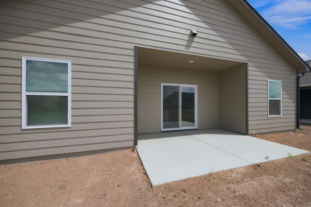 1562 N Emerald Valley Dr, Mulvane, KS 67110